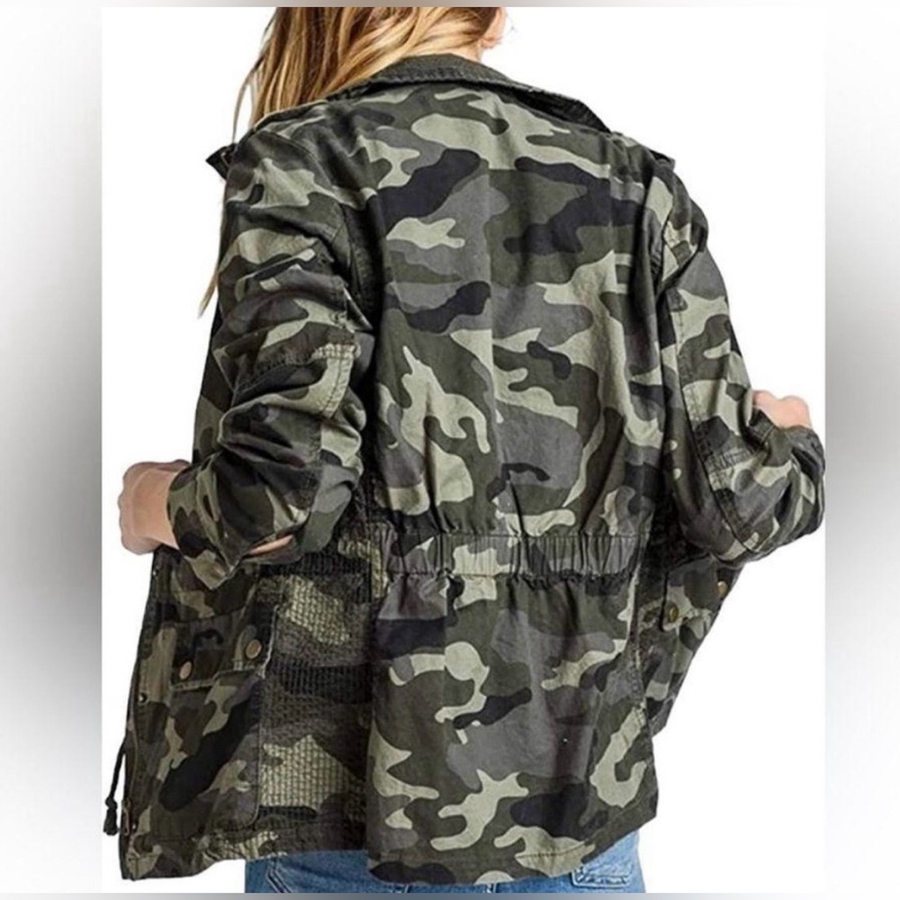 Love Tree Women's Green Camouflage Utility Jacket